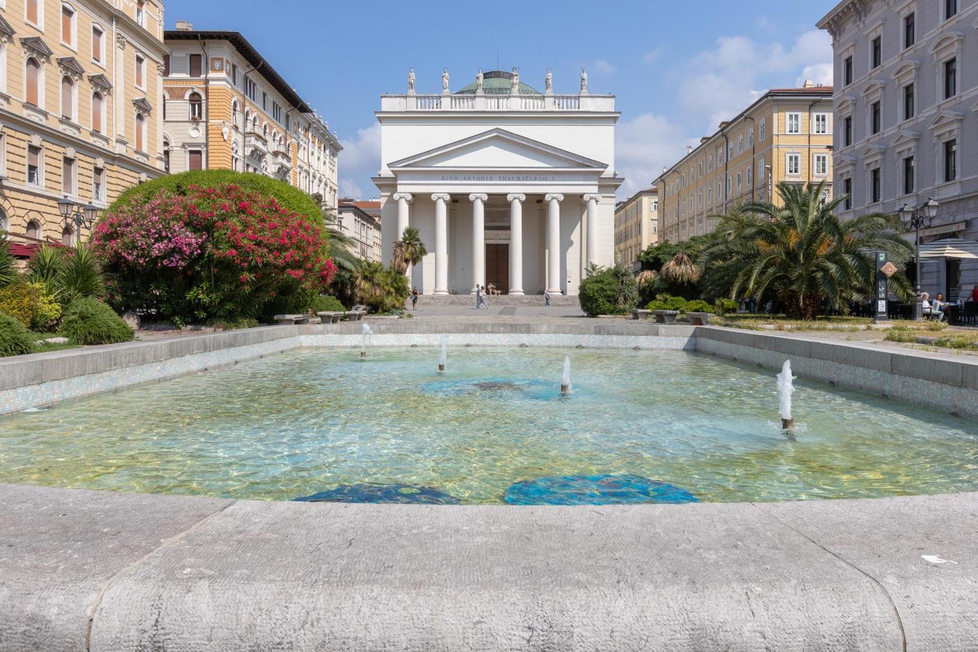 Elegante Rifugio D'Annunzio Con Parcheggio A Trieste Ngoại thất bức ảnh